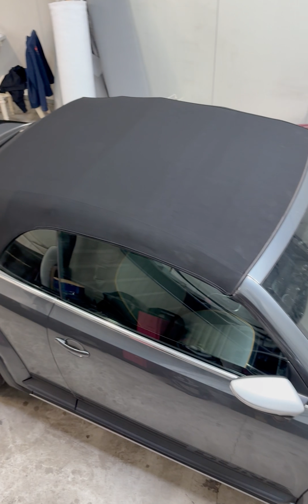 Changement de capote Volkswagen Coccinelle 5C : une transformation incroyable après vandalisme